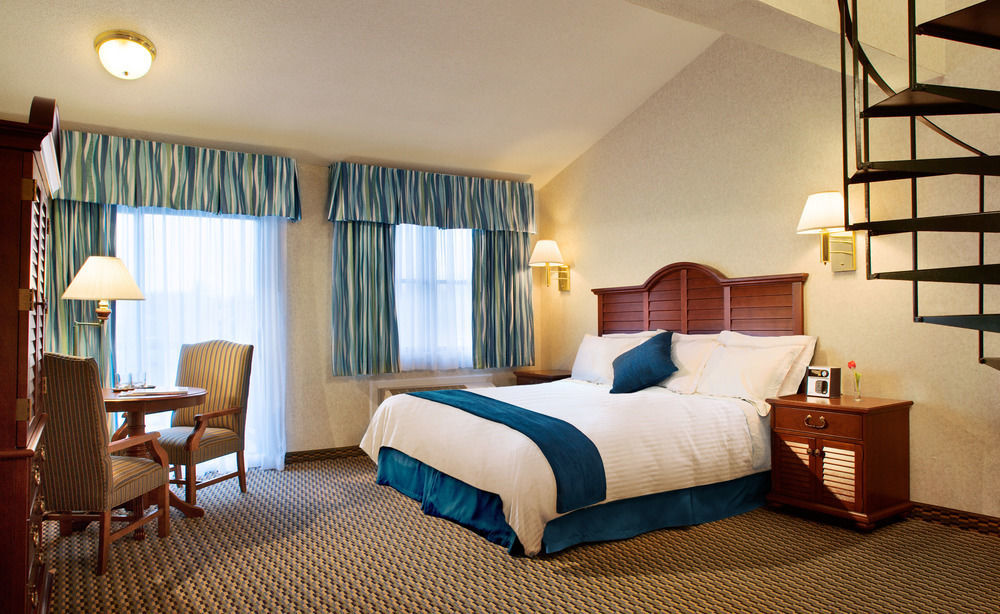Hyannis Harbor Hotel Room photo
